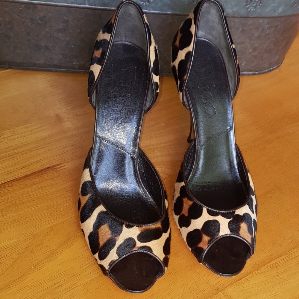 Christian Dior, Leopard Print Pony Hair Pump. - Picture 2 of 5